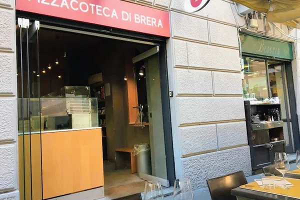 Interno del locale della pizzeria 1
